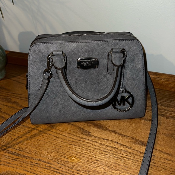 Michael Kors handbag with shoulder strap. Never used. - Picture 2 of 7